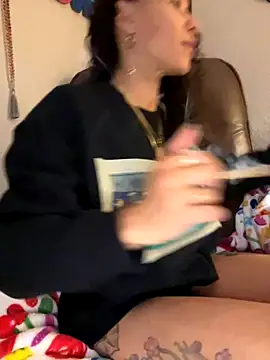 Snapshot of _Neeka_ chatting on October 26, 2025, 3:18 am Neeka online show from October 26, 2025, 3:18 am