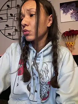 Snapshot of _Neeka_ chatting on December 4, 2024, 4:04 am Neeka online show from December 4, 2024, 4:04 am