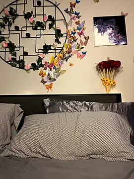 Snapshot of _Neeka_ chatting on October 22, 2025, 1:54 pm Neeka online show from October 22, 2025, 1:54 pm