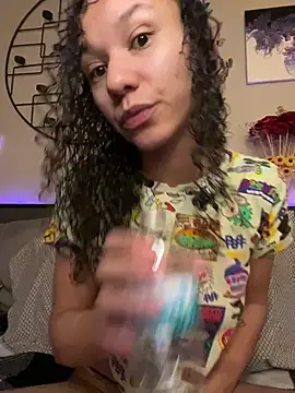 Snapshot of _Neeka_ chatting on January 16, 2025, 11:15 am Neeka online show from January 16, 2025, 11:15 am