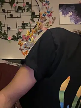 Snapshot of _Neeka_ chatting on November 8, 2025, 4:05 am Neeka online show from November 8, 2025, 4:05 am