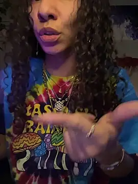 Snapshot of _Neeka_ chatting on November 17, 2025, 3:54 am Neeka online show from November 17, 2025, 3:54 am