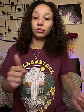 Snapshot of _Neeka_ chatting on January 26, 2025, 12:54 pm Neeka online show from January 26, 2025, 12:54 pm