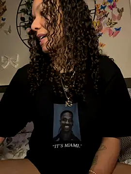 Snapshot of _Neeka_ chatting on October 17, 2025, 2:59 am Neeka online show from October 17, 2025, 2:59 am