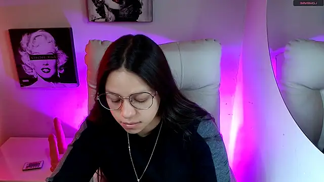 Snapshot of SamanthaRoldaan chatting on February 7, 2026, 1:52 pm SamanthaRoldaan online show from February 7, 2026, 1:52 pm