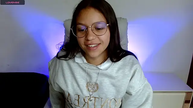 Snapshot of SamanthaRoldaan chatting on March 18, 2025, 7:44 pm SamanthaRoldaan online show from March 18, 2025, 7:44 pm