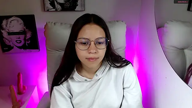 Snapshot of SamanthaRoldaan chatting on February 13, 2026, 1:44 pm SamanthaRoldaan online show from February 13, 2026, 1:44 pm