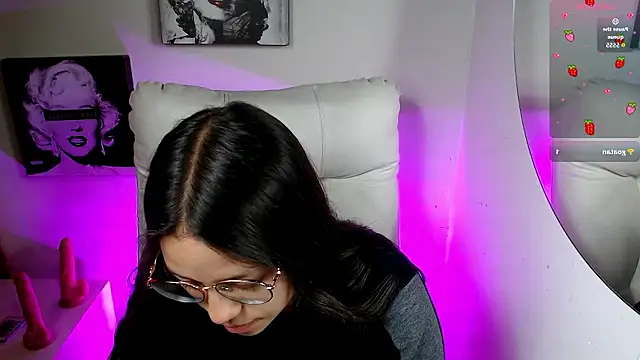 Snapshot of SamanthaRoldaan chatting on January 9, 2026, 9:44 pm SamanthaRoldaan online show from January 9, 2026, 9:44 pm