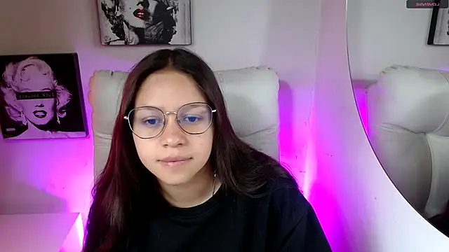 Snapshot of SamanthaRoldaan chatting on February 18, 2026, 2:35 pm SamanthaRoldaan online show from February 18, 2026, 2:35 pm