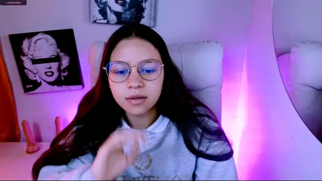 SamanthaRoldaan online show from March 9, 2026, 2:42 pm