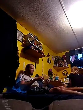 Snapshot of AutumnLights420 chatting on October 24, 2025, 1:04 am AutumnLights420 online show from October 24, 2025, 1:04 am