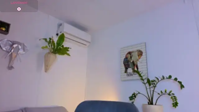 Snapshot of JordanSmiith_ chatting on December 17, 2025, 8:58 pm JordanSmiith online show from December 17, 2025, 8:58 pm