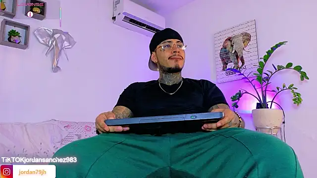 Snapshot of JordanSmiith_ chatting on May 5, 2026, 10:02 pm JordanSmiith online show from May 5, 2026, 10:02 pm