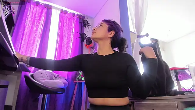 witchviolet online show from April 18, 2026, 8:09 pm