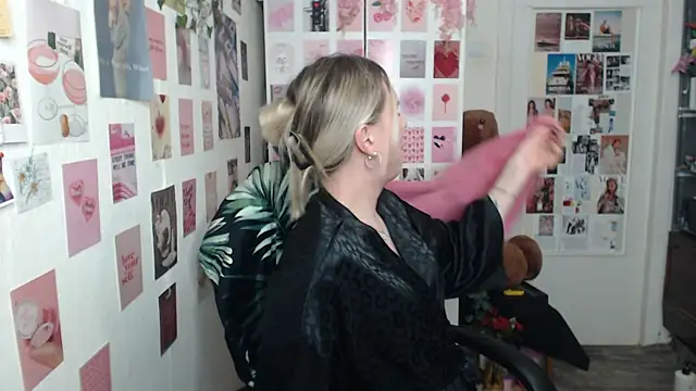 CapriScorpion online show from March 19, 2025, 6:23 pm