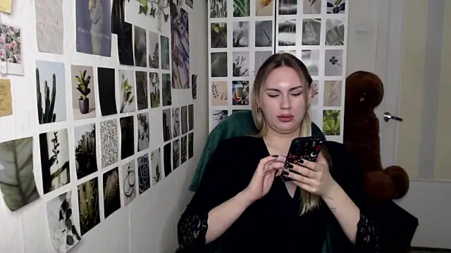 CapriScorpion online show from September 22, 2025, 12:22 pm