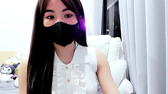 Lita-Julia online show from November 6, 2025, 2:10 pm