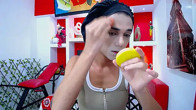 Snapshot of KatrinaQueen1 chatting on November 29, 2025, 6:19 pm KatrinaQueen1 online show from November 29, 2025, 6:19 pm