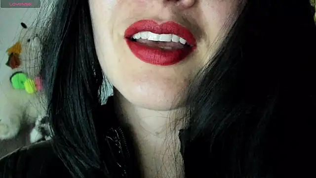 Snapshot of queen_fetish chatting on March 10, 2025, 8:34 pm queen fetish online show from March 10, 2025, 8:34 pm