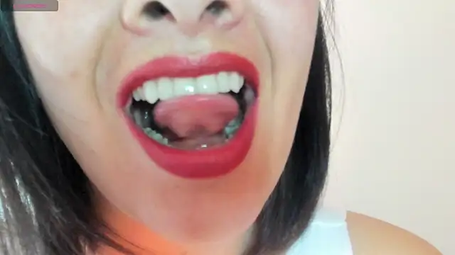 Snapshot of queen_fetish chatting on October 9, 2025, 1:33 pm queen fetish online show from October 9, 2025, 1:33 pm