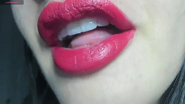 queen fetish online show from January 12, 2026, 10:33 am