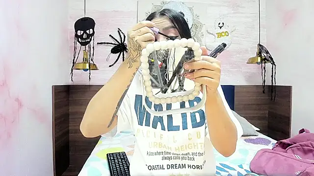 Snapshot of AnneDixie chatting on October 28, 2025, 3:07 am AnneDixie online show from October 28, 2025, 3:07 am