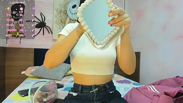 Snapshot of AnneDixie chatting on October 30, 2025, 3:05 am AnneDixie online show from October 30, 2025, 3:05 am