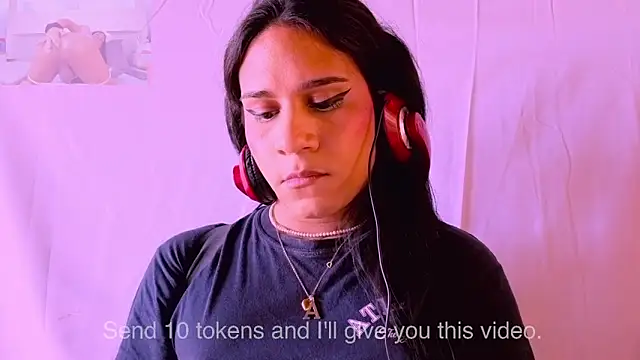 Snapshot of AndreaaFoxx chatting on September 9, 2025, 6:06 pm AndreaaFoxx online show from September 9, 2025, 6:06 pm