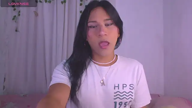 Snapshot of AndreaaFoxx chatting on December 15, 2024, 6:37 pm AndreaaFoxx online show from December 15, 2024, 6:37 pm