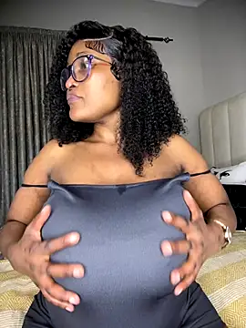 Snapshot of Bustygoddess32 chatting on November 9, 2025, 2:15 am Bustygoddess32 online show from November 9, 2025, 2:15 am