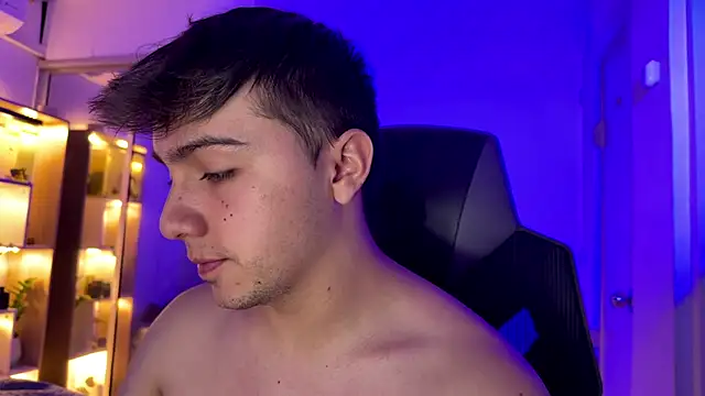 Snapshot of aron__cooper chatting on September 29, 2025, 2:18 am aron cooper online show from September 29, 2025, 2:18 am