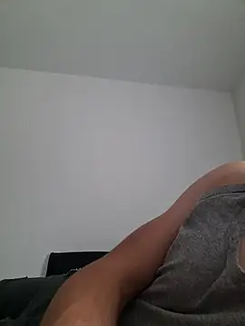 suarez1235 online show from November 17, 2025, 9:35 am