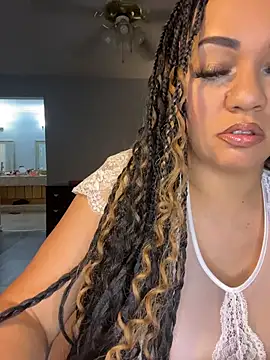 Snapshot of DestineeJayde chatting on November 2, 2025, 5:34 am DestineeJayde online show from November 2, 2025, 5:34 am