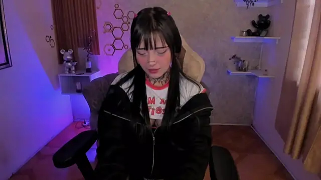 Snapshot of mia_catt05 chatting on November 14, 2025, 4:43 pm mia catt05 online show from November 14, 2025, 4:43 pm