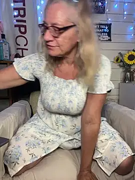 TrenaAnne online show from May 18, 2026, 6:01 pm