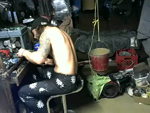 cdressupdiva online show from December 8, 2024, 5:50 am