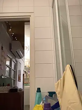 Snapshot of Elisa_Happylegs chatting on February 16, 2025, 10:11 pm Elisa Happylegs online show from February 16, 2025, 10:11 pm