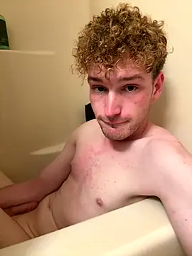 Snapshot of CreamyAustin chatting on September 18, 2025, 1:08 am CreamyAustin online show from September 18, 2025, 1:08 am