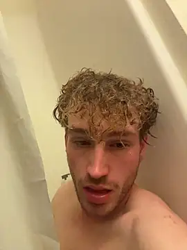 Snapshot of CreamyAustin chatting on October 31, 2025, 1:46 am CreamyAustin online show from October 31, 2025, 1:46 am