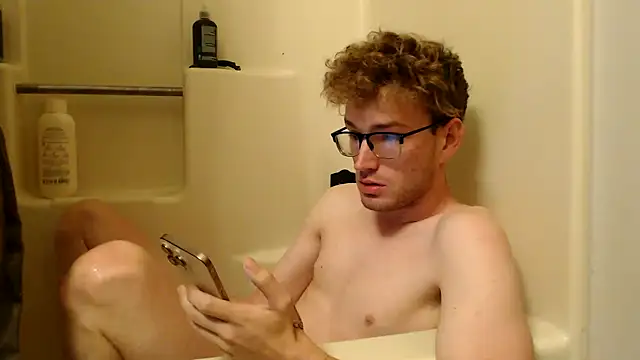 Snapshot of CreamyAustin chatting on September 28, 2025, 7:21 pm CreamyAustin online show from September 28, 2025, 7:21 pm