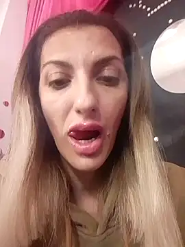 Snapshot of RileyLanna chatting on December 18, 2025, 3:49 pm RileyLanna online show from December 18, 2025, 3:49 pm