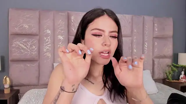 Snapshot of AnnieNasty chatting on October 19, 2025, 11:46 am AnnieNasty online show from October 19, 2025, 11:46 am