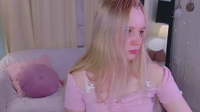 Snapshot of Beatrica_Klein chatting on April 24, 2026, 2:30 pm Beatrica Klein online show from April 24, 2026, 2:30 pm