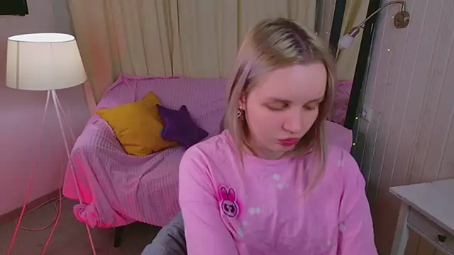 Snapshot of Beatrica_Klein chatting on March 23, 2026, 3:23 pm Beatrica Klein online show from March 23, 2026, 3:23 pm