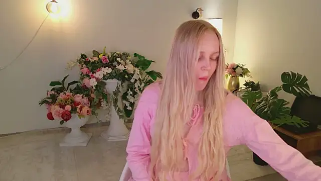Snapshot of Beatrica_Klein chatting on April 19, 2026, 2:07 pm Beatrica Klein online show from April 19, 2026, 2:07 pm