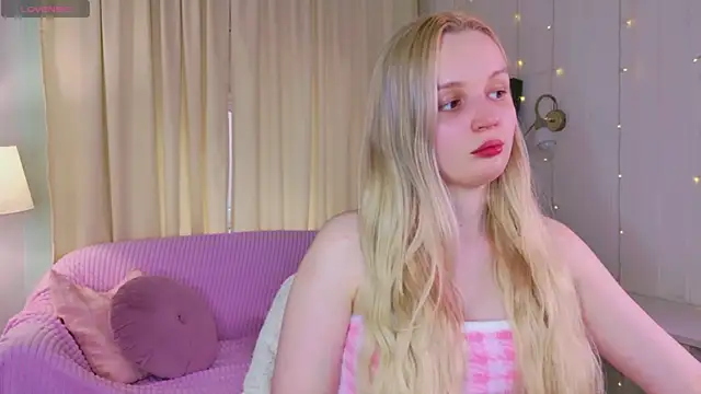 Snapshot of Beatrica_Klein chatting on May 11, 2026, 2:40 pm Beatrica Klein online show from May 11, 2026, 2:40 pm
