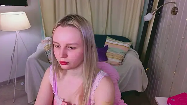 Snapshot of Beatrica_Klein chatting on April 3, 2026, 3:40 pm Beatrica Klein online show from April 3, 2026, 3:40 pm