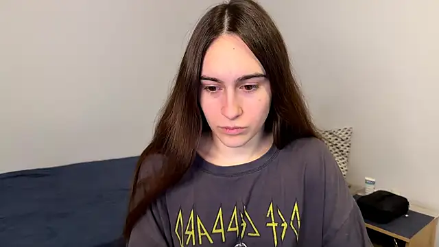 Snapshot of AliceKolltt chatting on April 21, 2026, 9:21 pm AliceKolltt online show from April 21, 2026, 9:21 pm