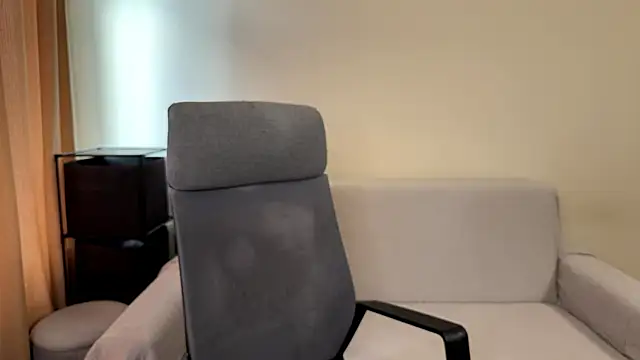 Snapshot of AliceKolltt chatting on October 31, 2025, 8:33 am AliceKolltt online show from October 31, 2025, 8:33 am