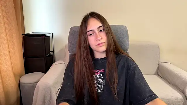 Snapshot of AliceKolltt chatting on November 6, 2025, 10:19 am AliceKolltt online show from November 6, 2025, 10:19 am